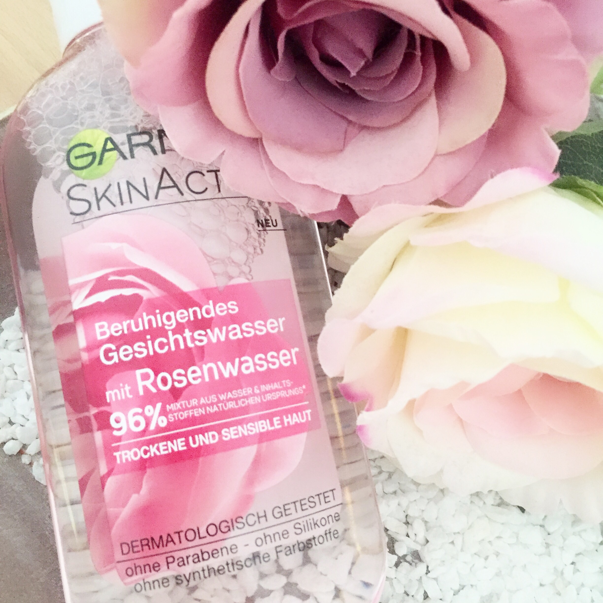 – Rockerbellas | Rosenwasser Garnier SkinActive mit Gesichtswasser Beauty-Blog Beruhigendes